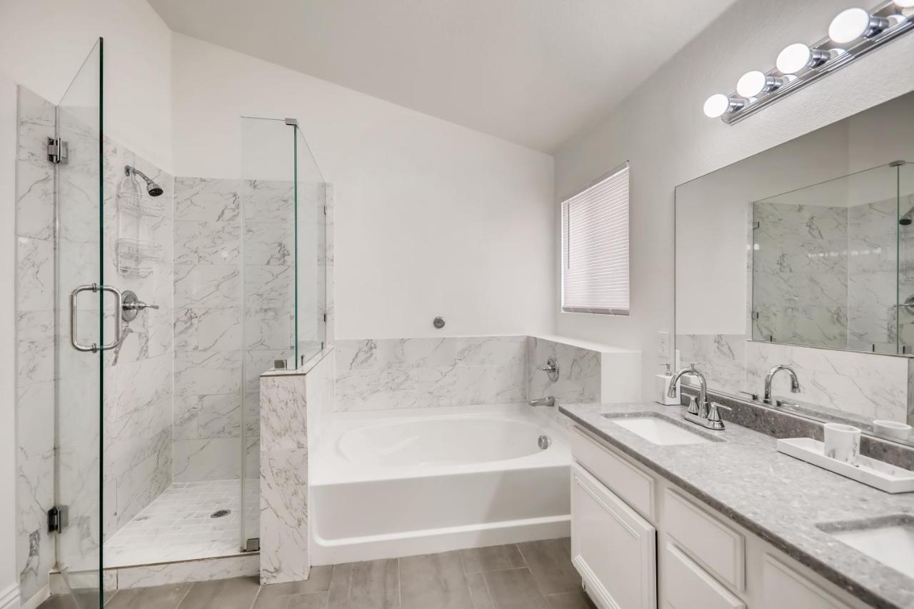 Luxurious House With A Pool, Spa, And Patio, Sleeps 6 Comfortably ラスベガス エクステリア 写真