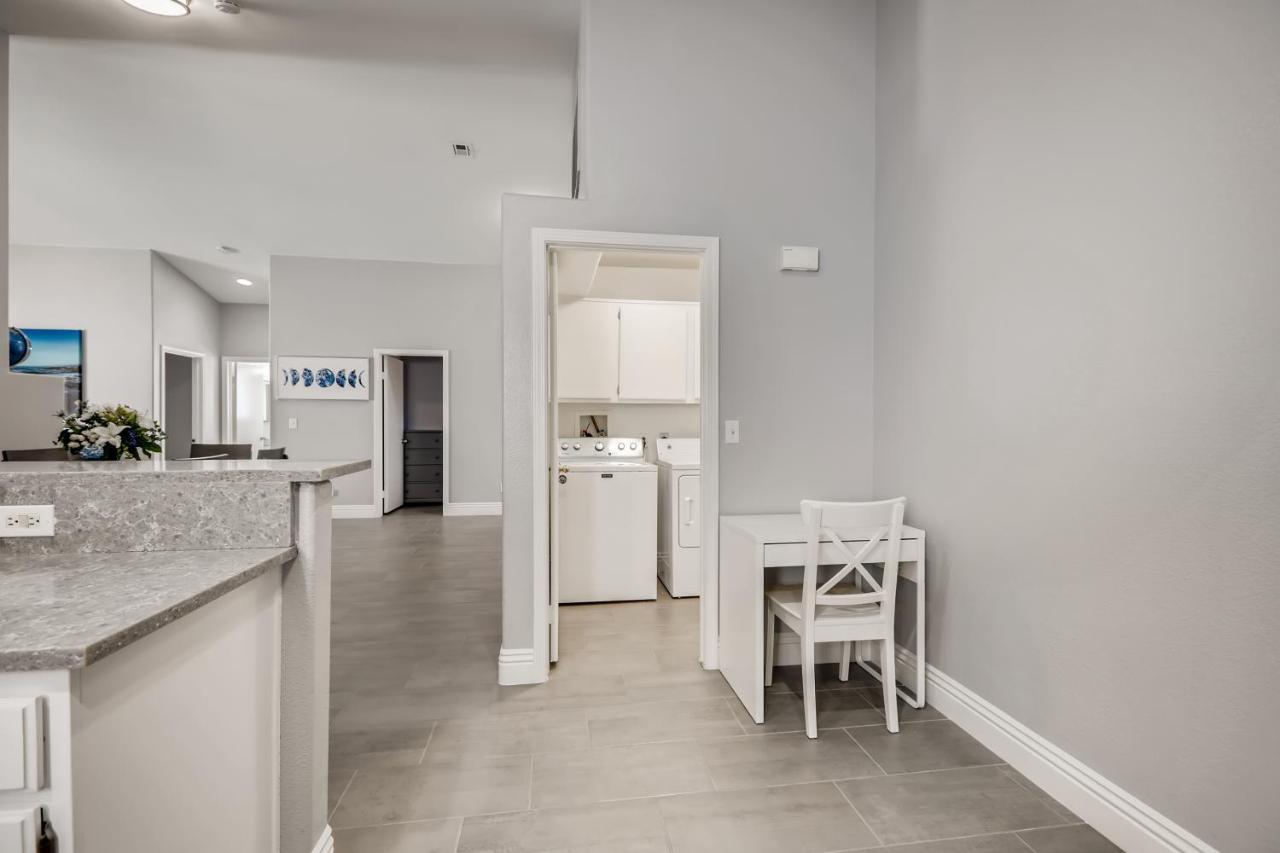 Luxurious House With A Pool, Spa, And Patio, Sleeps 6 Comfortably ラスベガス エクステリア 写真