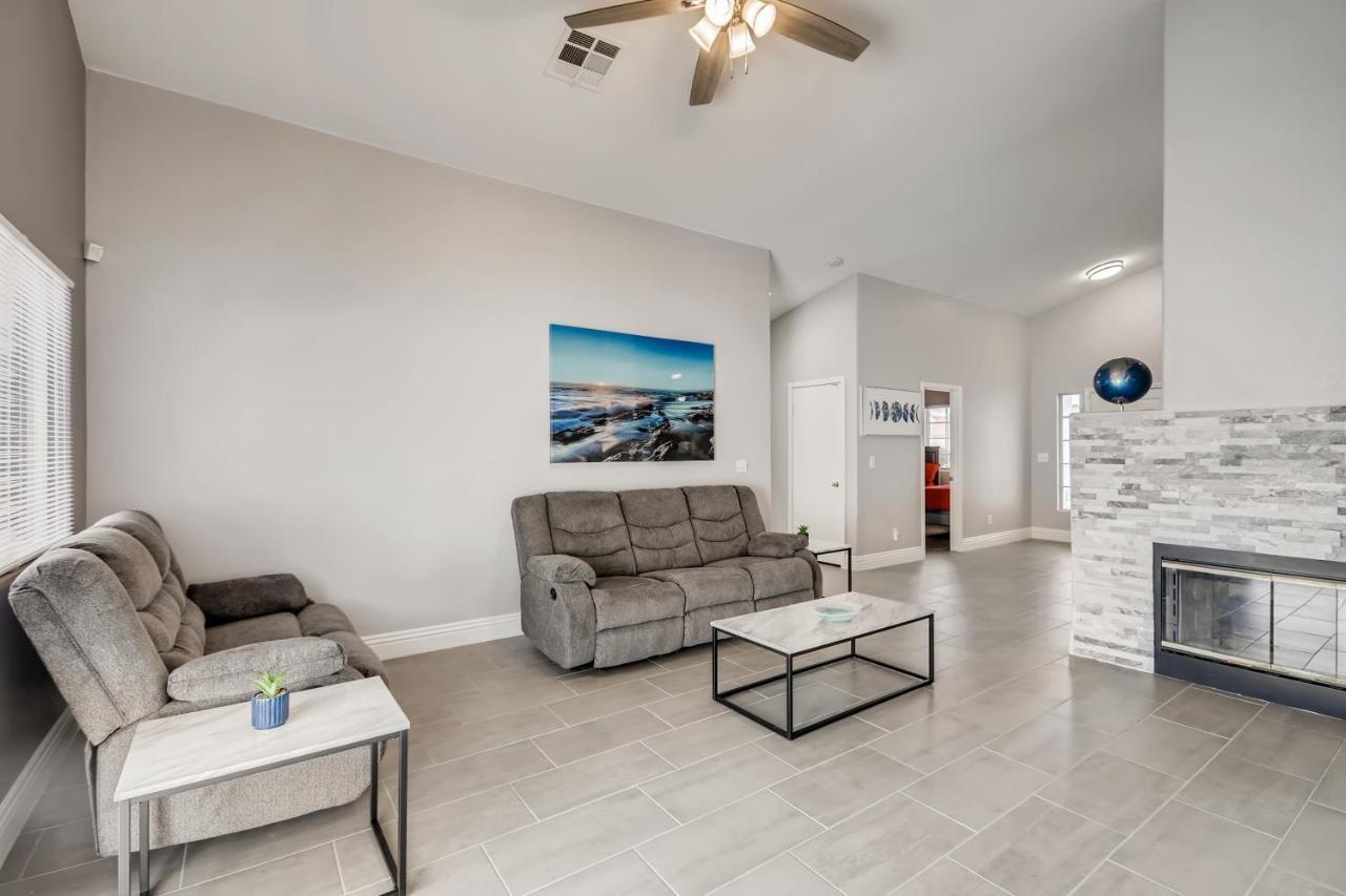 Luxurious House With A Pool, Spa, And Patio, Sleeps 6 Comfortably ラスベガス エクステリア 写真