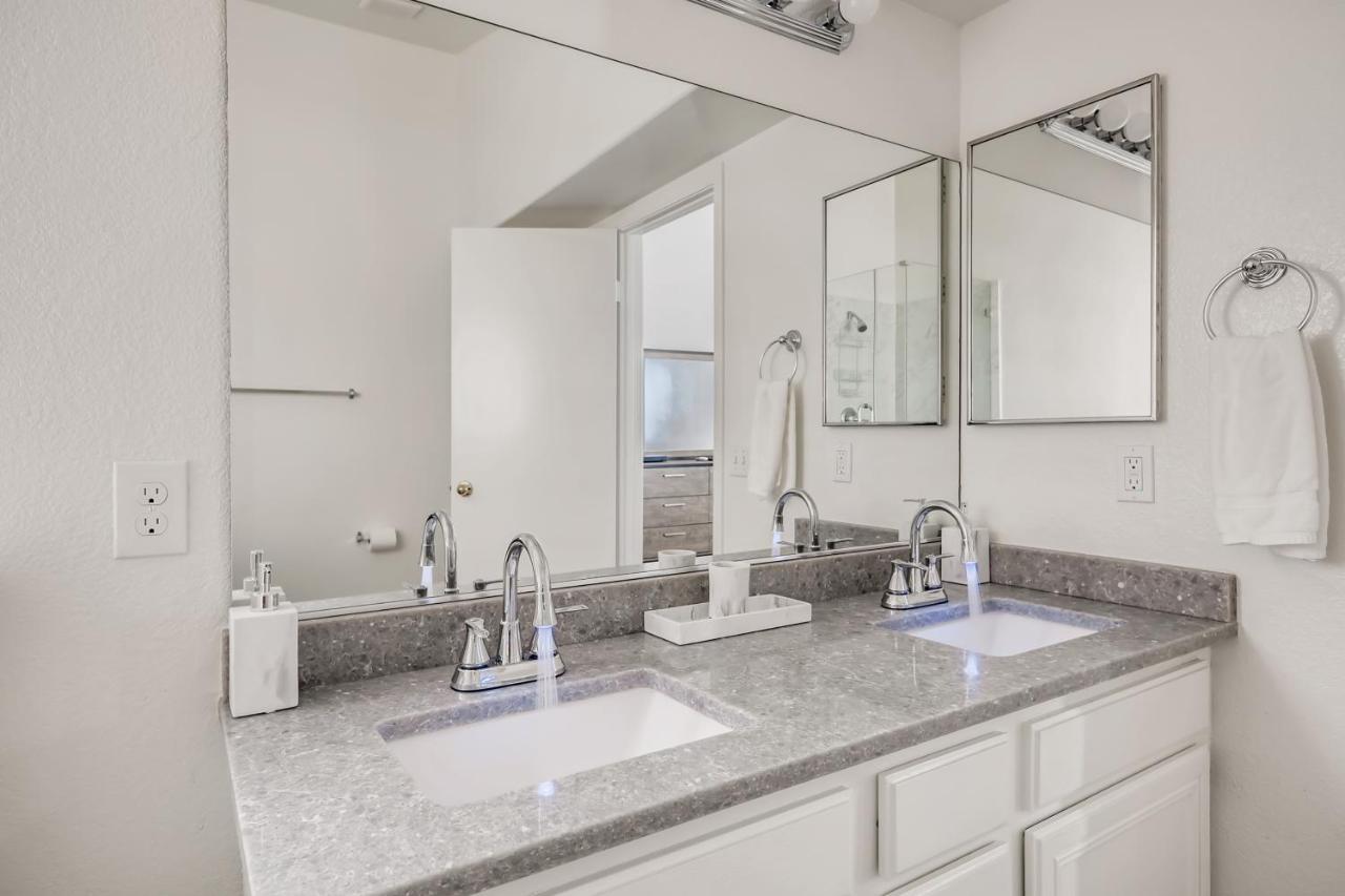 Luxurious House With A Pool, Spa, And Patio, Sleeps 6 Comfortably ラスベガス エクステリア 写真