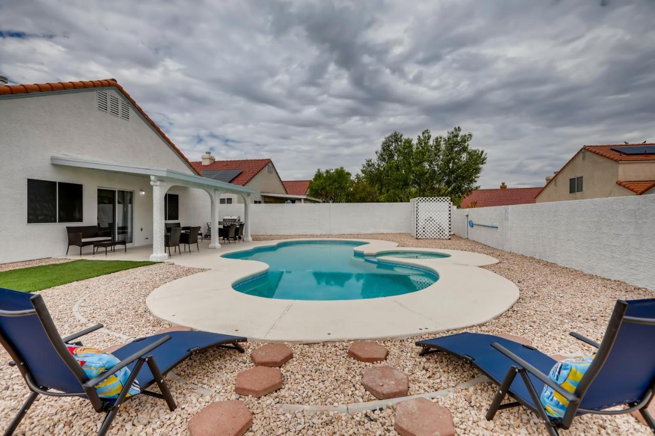 Luxurious House With A Pool, Spa, And Patio, Sleeps 6 Comfortably ラスベガス エクステリア 写真