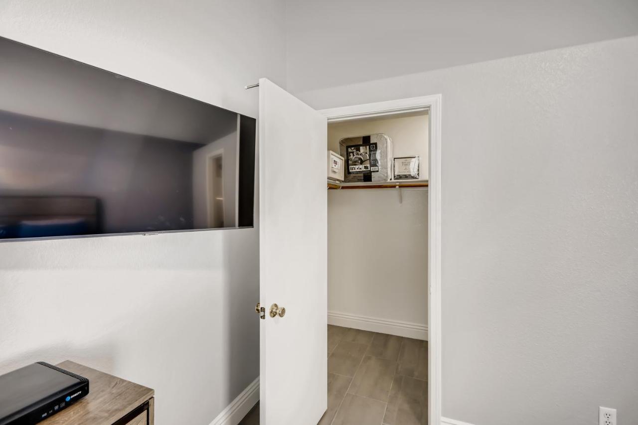 Luxurious House With A Pool, Spa, And Patio, Sleeps 6 Comfortably ラスベガス エクステリア 写真