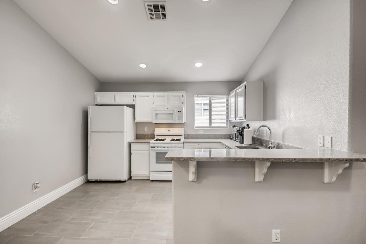 Luxurious House With A Pool, Spa, And Patio, Sleeps 6 Comfortably ラスベガス エクステリア 写真