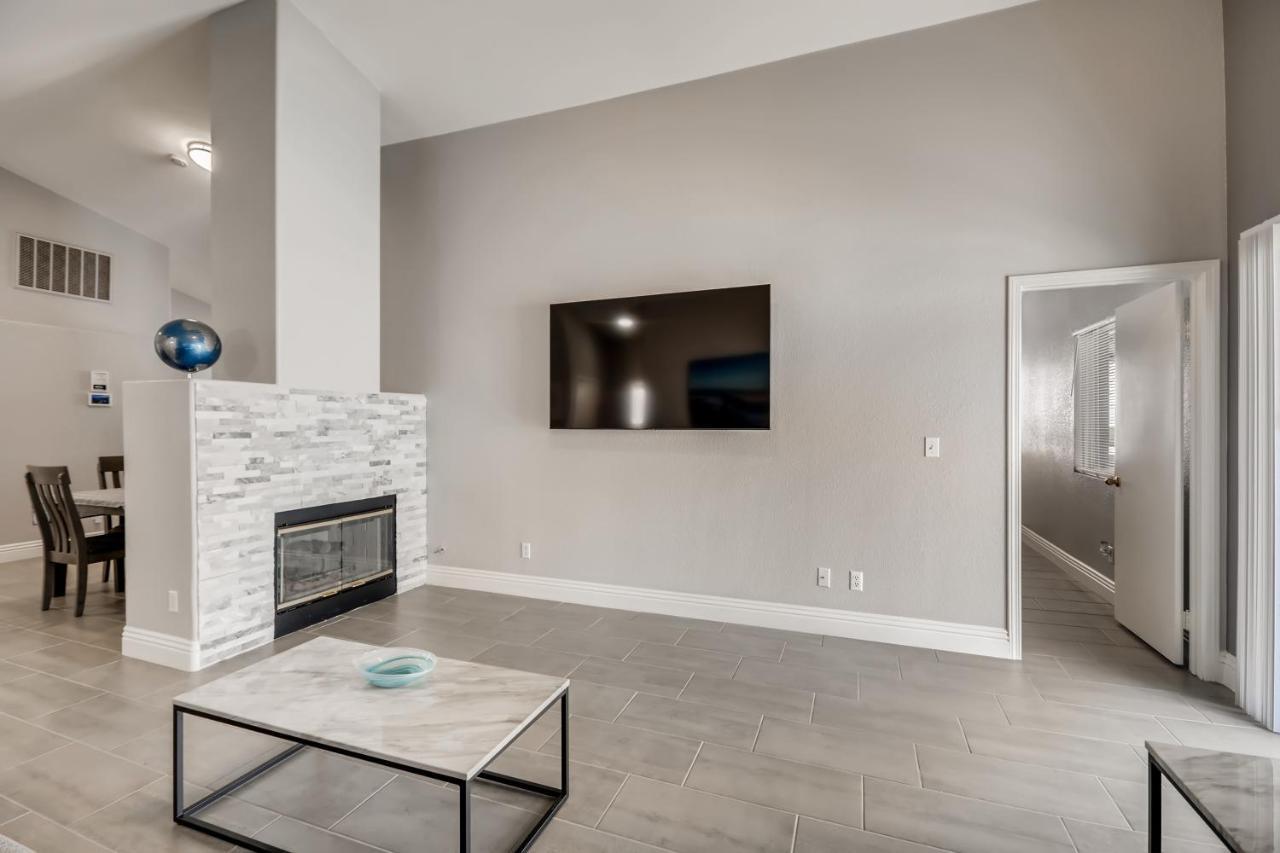 Luxurious House With A Pool, Spa, And Patio, Sleeps 6 Comfortably ラスベガス エクステリア 写真