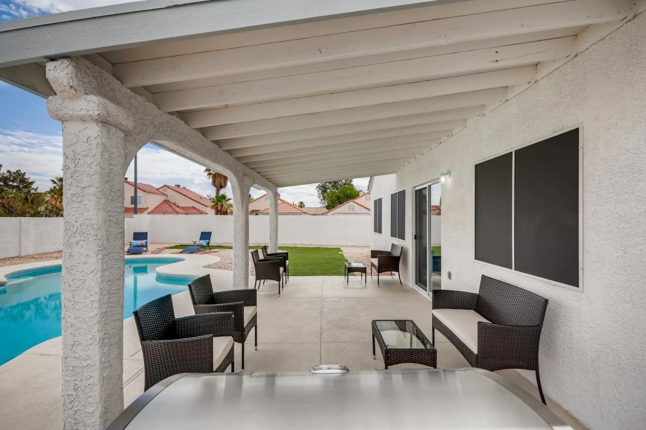 Luxurious House With A Pool, Spa, And Patio, Sleeps 6 Comfortably ラスベガス エクステリア 写真